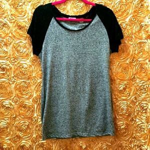 4/$20 🤩Thyme Grey/ Black TShirt